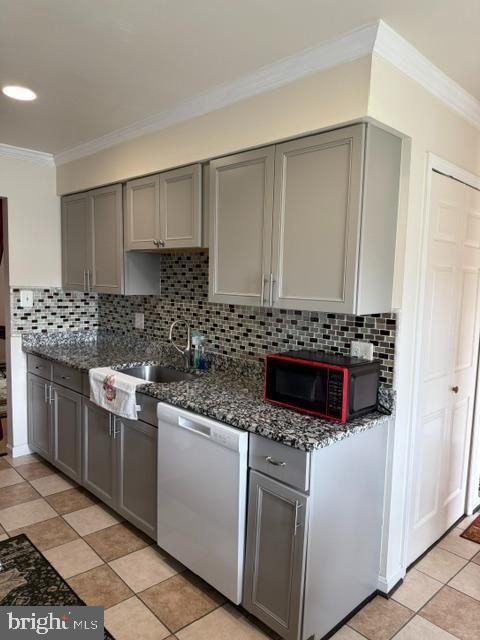 8659 Point Of Woods Dr, Manassas, VA 20110 - kitchen featuring gray cabinetry, dishwasher, black microwave, a sink, and crown molding