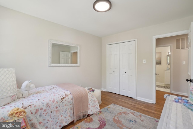 908 Queens Ter, Fort Washington, MD 20744 - bedroom with visible vents, baseboards, wood finished floors, and a closet