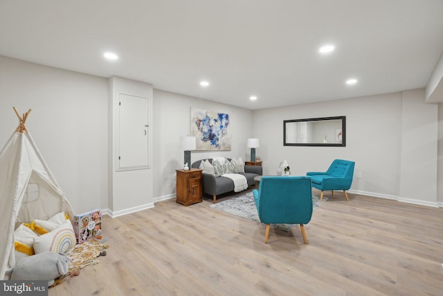 908 Queens Ter, Fort Washington, MD 20744 - living room featuring baseboards, wood finished floors, and recessed lighting