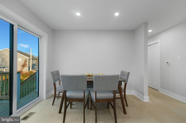 dining area with light wood-style floors, baseboards, visible vents, and recessed lighting