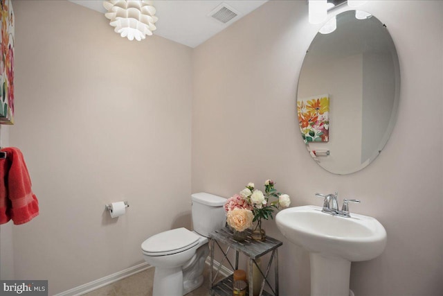 1230 Fairwood Dr, Huntingtown, MD 20639 - bathroom with visible vents, a sink, baseboards, and toilet