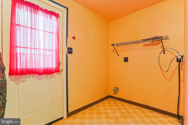 327 E Branch Rd, Sellersville, PA 18960 - washroom featuring laundry area, baseboards, hookup for a washing machine, and light floors