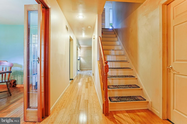 327 E Branch Rd, Sellersville, PA 18960 - staircase with baseboards, visible vents, and hardwood / wood-style flooring