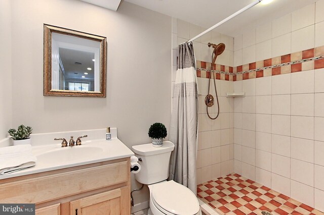 6704 Emporia Ct, Springfield, VA 22152 - bathroom with a tile shower, toilet, and vanity