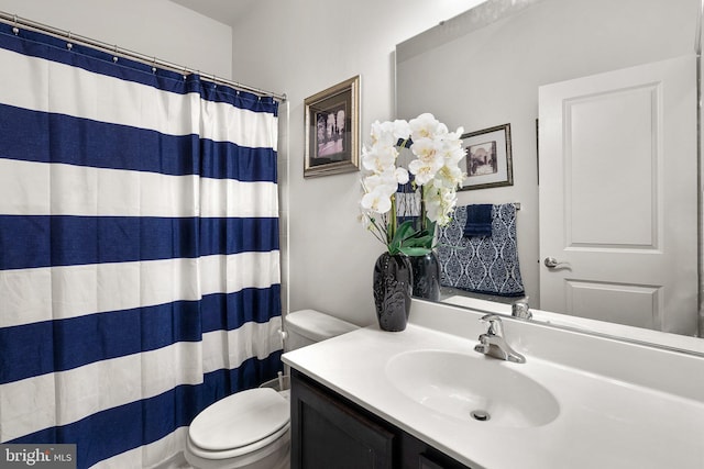 7204 Wood Trail Dr, Lanham, MD 20706 - bathroom featuring vanity, a shower with curtain, and toilet