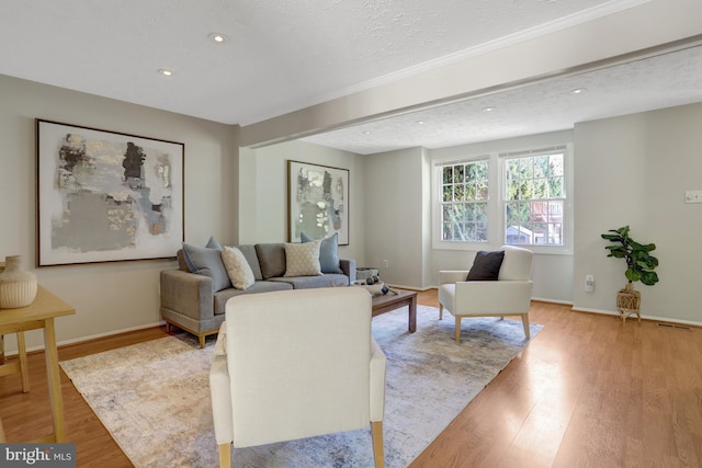 living area with recessed lighting, baseboards, visible vents, and light wood-type flooring