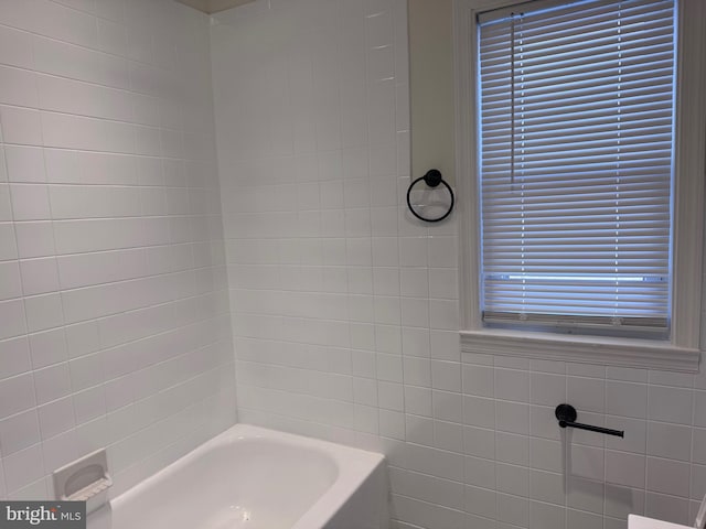 110 N Mount Olivet Ln, Baltimore, MD 21229 - full bath featuring a bath