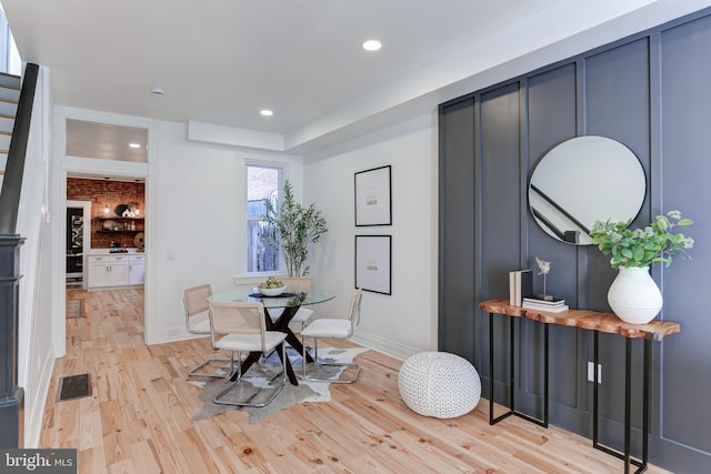 dining room featuring recessed lighting, light wood-style flooring, visible vents, and baseboards