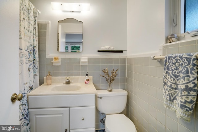 4705 Exeter St, Annandale, VA 22003 - full bathroom featuring tile walls, vanity, toilet, and a shower with shower curtain