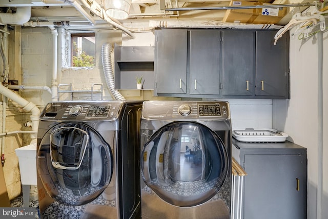 4705 Exeter St, Annandale, VA 22003 - washroom featuring washing machine and clothes dryer