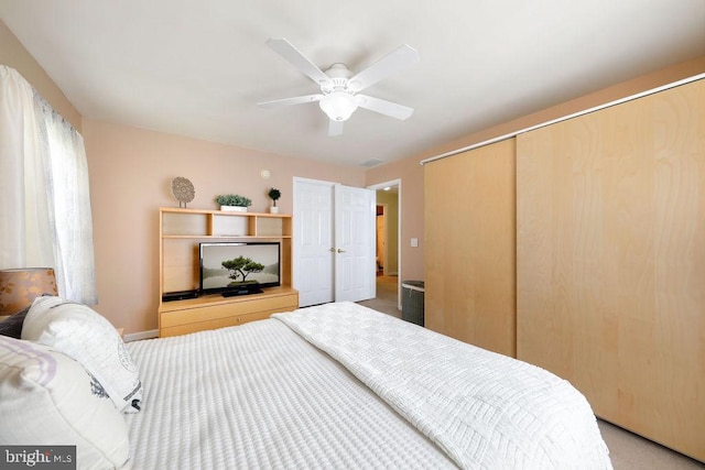 carpeted bedroom featuring ceiling fan, baseboards, and a closet