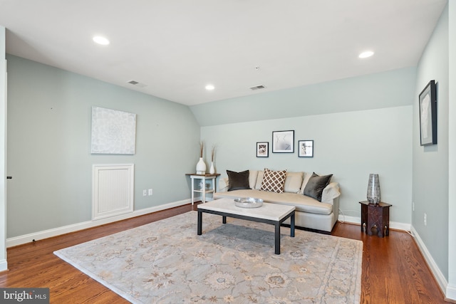 living area featuring recessed lighting, visible vents, baseboards, and wood finished floors
