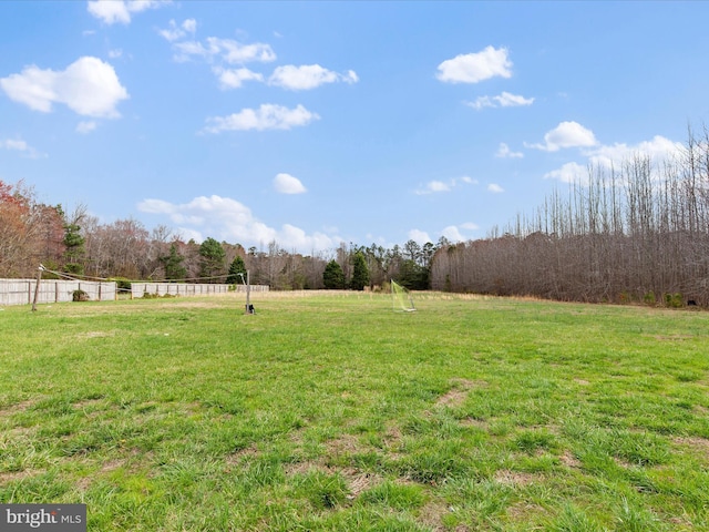 view of yard featuring a rural view