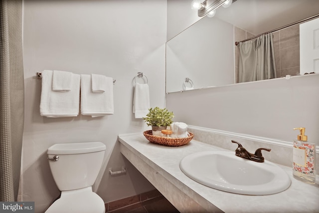 6335 Rockshire St, Alexandria, VA 22315 - bathroom with toilet, a shower with curtain, and vanity