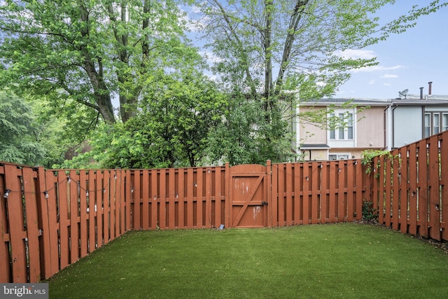 6335 Rockshire St, Alexandria, VA 22315 - view of yard featuring a gate