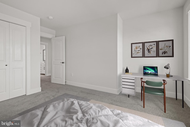 bedroom with baseboards, carpet flooring, and a closet