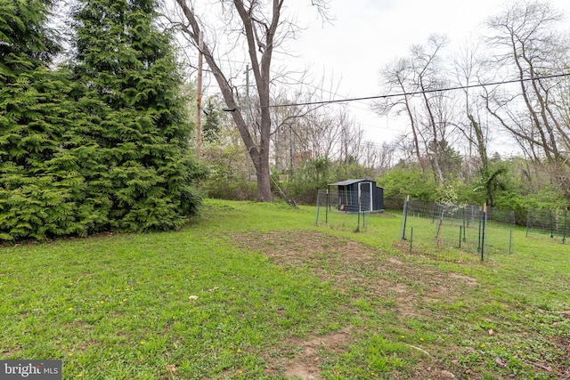 view of yard featuring an outbuilding and fence