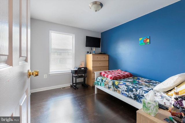 617 Castlewood Dr, Upper Marlboro, MD 20774 - bedroom featuring wood finished floors, visible vents, and baseboards