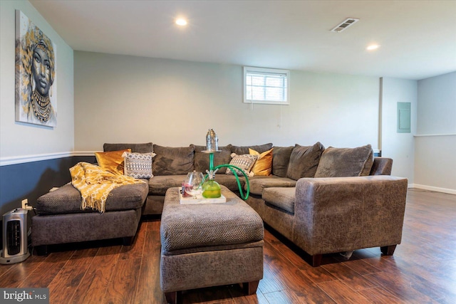 617 Castlewood Dr, Upper Marlboro, MD 20774 - living area featuring wood finished floors, visible vents, and recessed lighting