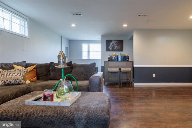 617 Castlewood Dr, Upper Marlboro, MD 20774 - living room featuring recessed lighting, wood finished floors, and visible vents