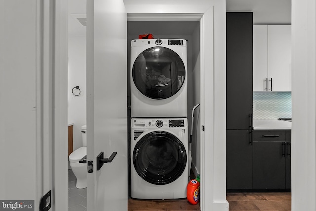 1501 N 31st St Unit 318, Philadelphia, PA 19121 - laundry room featuring laundry area and stacked washer / drying machine