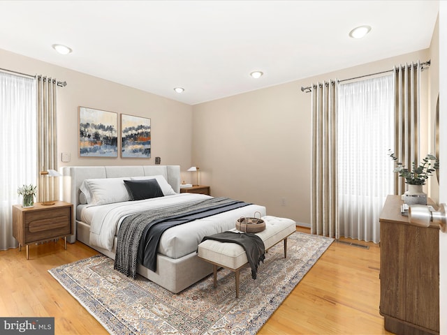 19512 Desmet Pl, Montgomery Village, MD 20886 - bedroom featuring light wood-style flooring, multiple windows, and recessed lighting