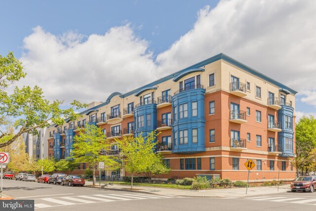401 13th St NE Unit Ph4, Washington, DC 20002 - view of building exterior