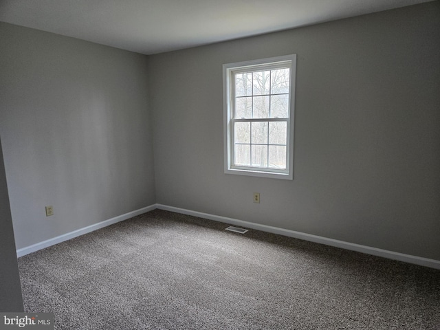 empty room with visible vents, baseboards, and carpet flooring