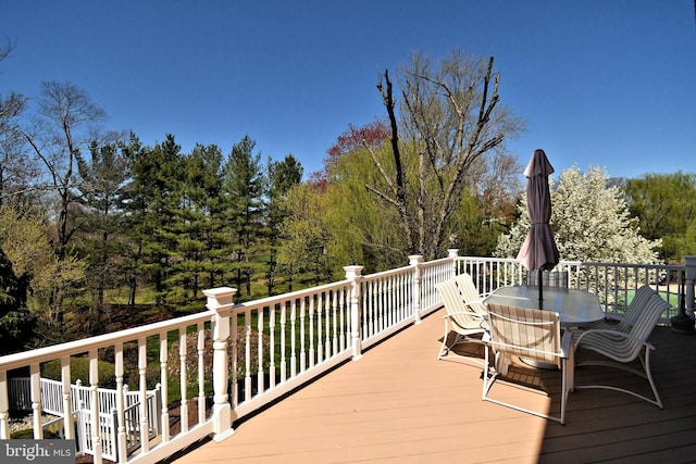 deck featuring outdoor dining space
