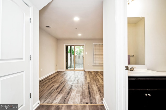 foyer with wood finished floors, baseboards, visible vents, and recessed lighting