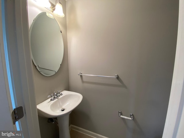 bathroom with baseboards