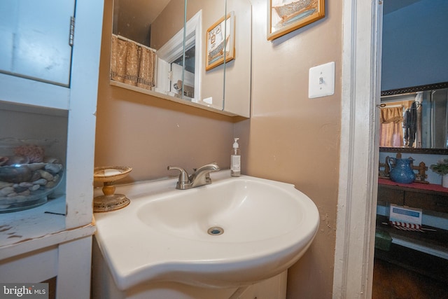 4990 W Thompson St, Philadelphia, PA 19131 - bathroom featuring a sink
