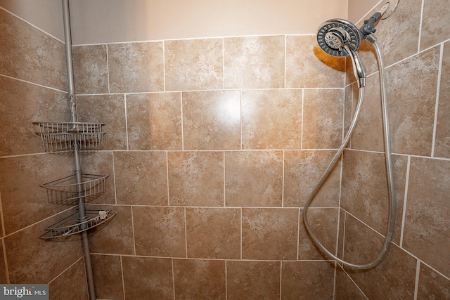 4990 W Thompson St, Philadelphia, PA 19131 - interior details featuring tiled shower