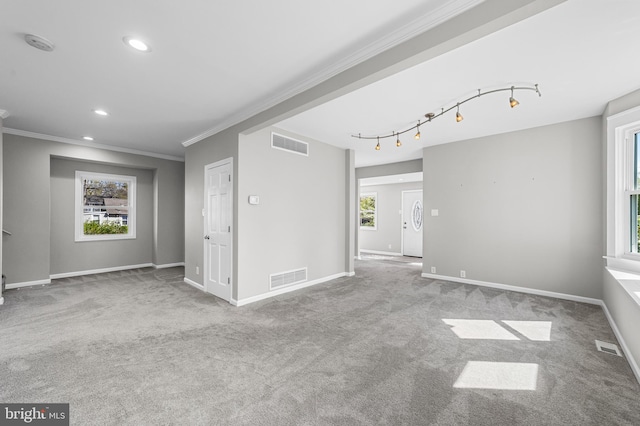 carpeted spare room with baseboards, visible vents, ornamental molding, and recessed lighting