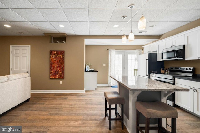 7135 Hills Ln, Warrenton, VA 20187 - kitchen with appliances with stainless steel finishes, a breakfast bar, french doors, white cabinets, and baseboards