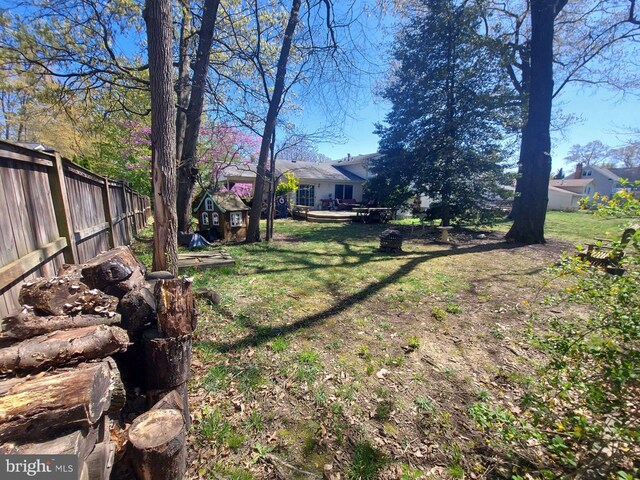 view of yard with an outdoor structure and fence