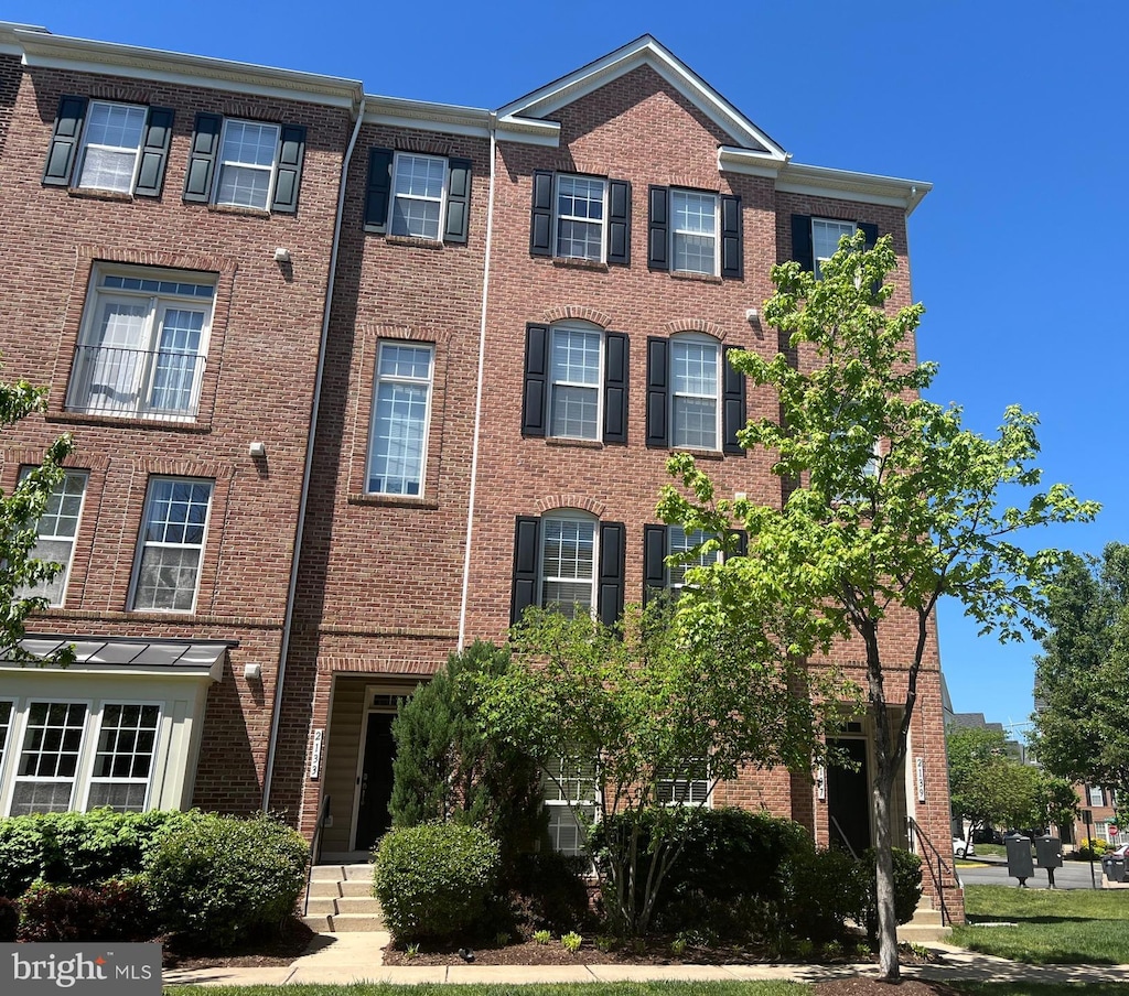 multi unit property featuring brick siding