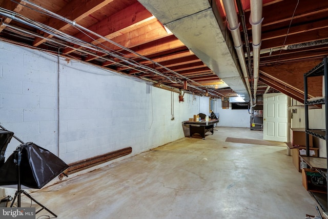 1428 Center Rd, Lancaster, PA 17603 - unfinished below grade area with heating unit