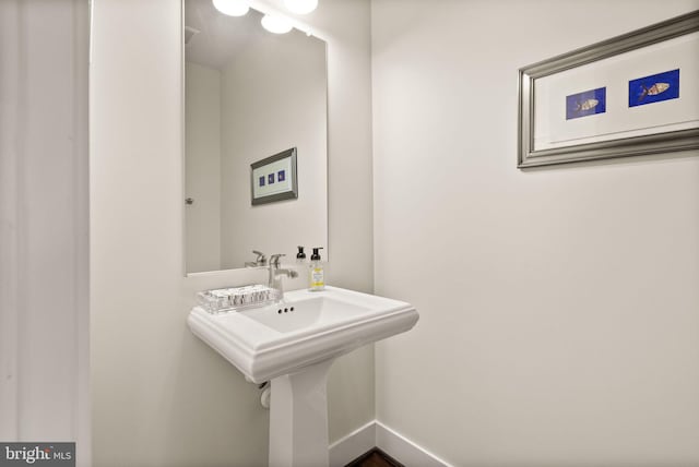 bathroom with baseboards