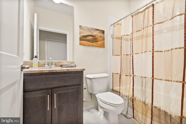 full bath featuring tile patterned floors, vanity, baseboards, toilet, and a shower with shower curtain