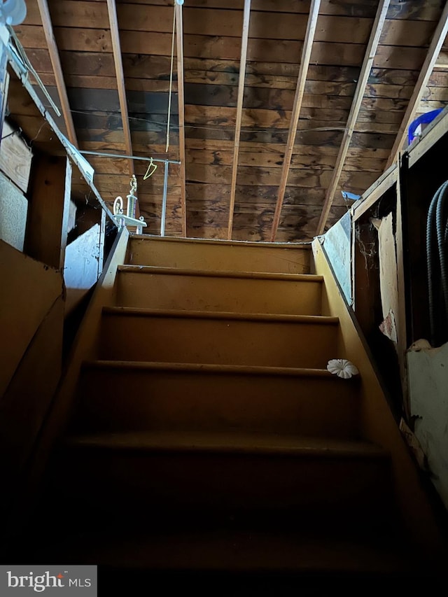 6573 Raystown Rd, Hopewell, PA 16650 - view of stairs