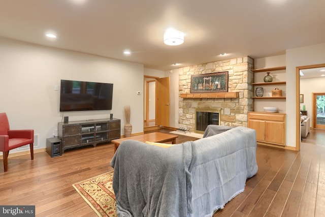 1023 Fairdell Dr, Hummelstown, PA 17036 - living room featuring wood finished floors, a fireplace, baseboards, and recessed lighting