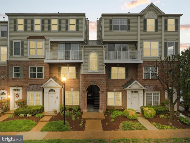 1909 Kenwood Ave Unit 303, Alexandria, VA 22302 - multi unit property featuring brick siding