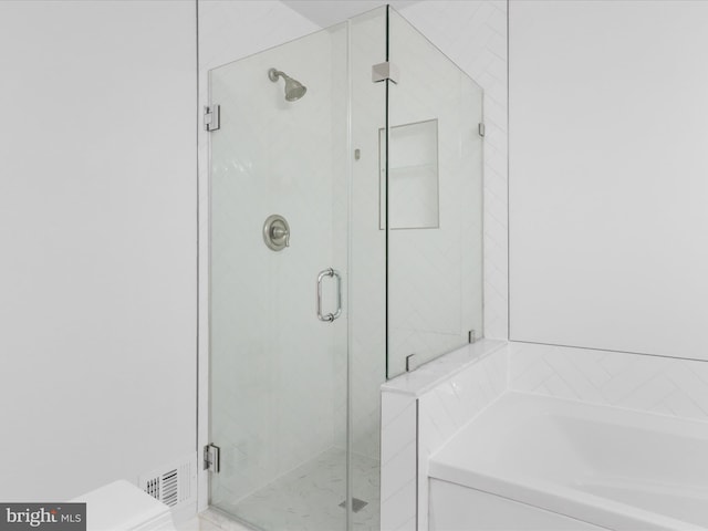1909 Kenwood Ave Unit 303, Alexandria, VA 22302 - full bath with visible vents, a stall shower, and a garden tub