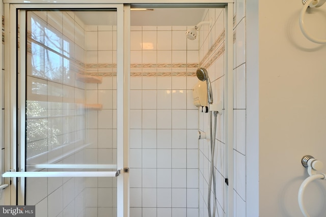 1122 Bellemore Rd, Baltimore, MD 21210 - full bathroom with a tile shower