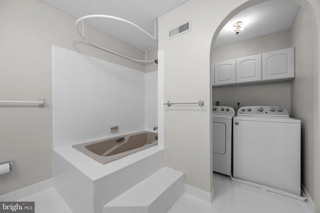 3 Bennington Pl, Newtown, PA 18940 - laundry room featuring visible vents, independent washer and dryer, arched walkways, and baseboards
