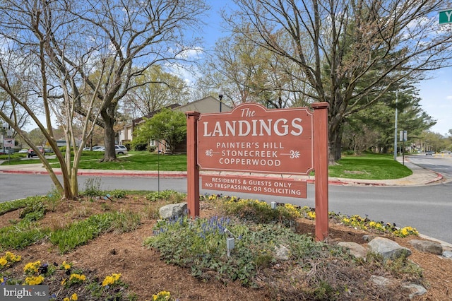 view of community / neighborhood sign