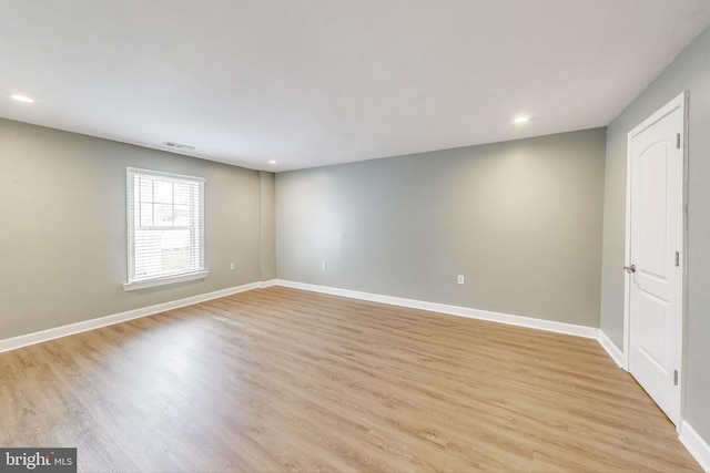 empty room featuring visible vents, baseboards, light wood finished floors, and recessed lighting