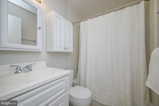 10 Fullview Ct, Gaithersburg, MD 20878 - bathroom featuring toilet, vanity, and shower / bath combination with curtain