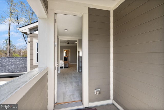 property entrance featuring a balcony